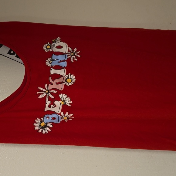 Women's red "be kind" tank top - Picture 3 of 3